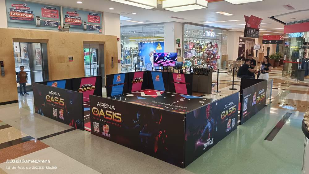 Montaje de la arena Arena Oasis en un centro comercial